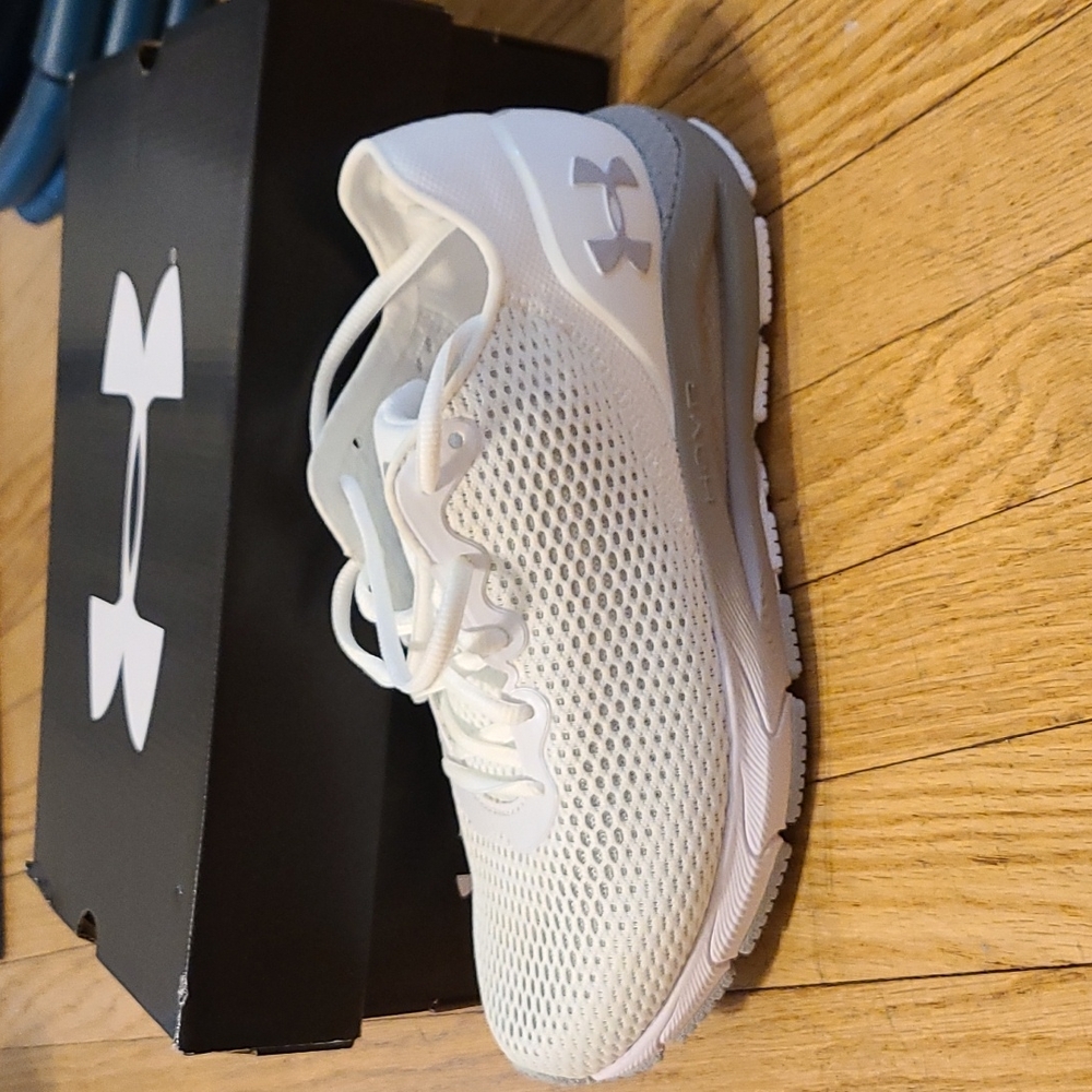 BRAND NEW under armour Hovr Sonic 4 sneakers
